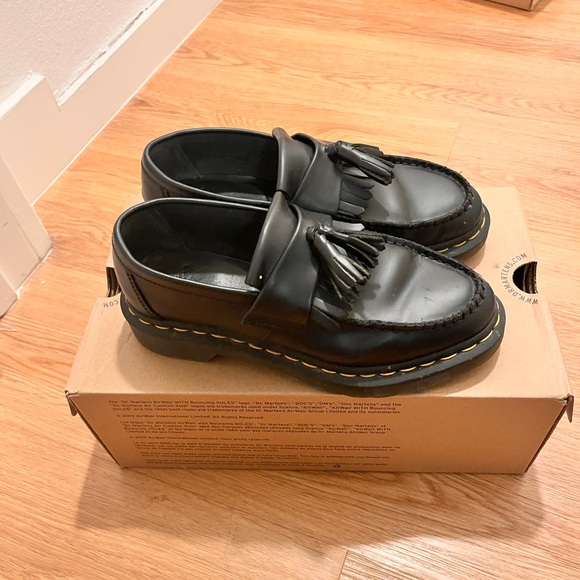 Dr. Martens Black Adrian smooth . Size 7 but fits more like 8 - Picture 3 of 4